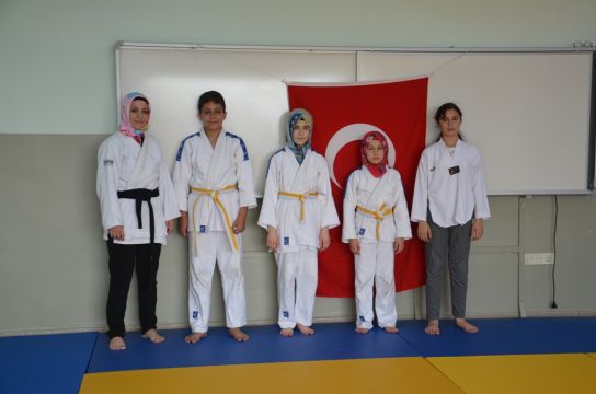 Gönenli Mehmet Efendi İmam Hatip Orta Okulu Judo Ekibi Türkiye Müsabakalarına Hazırlanıyor